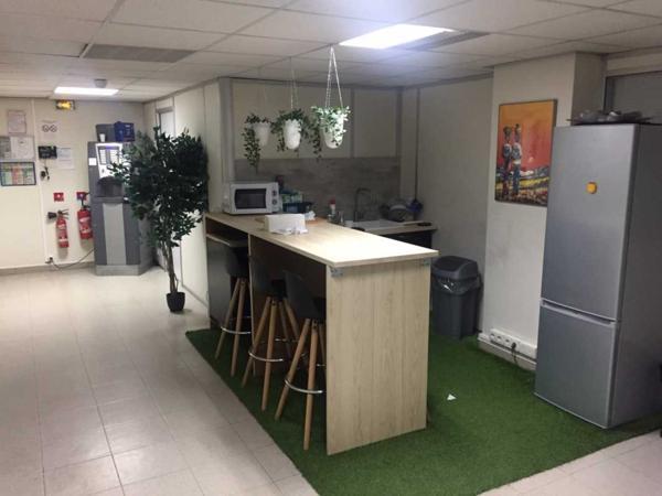 A vendre, proche gare et Domaine de St Cloud, les bureaux de la Colline