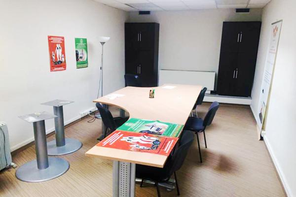 A vendre, proche gare et Domaine de St Cloud, les bureaux de la Colline
