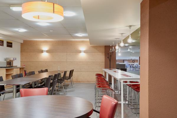 A vendre, proche gare et Domaine de St Cloud, les bureaux de la Colline