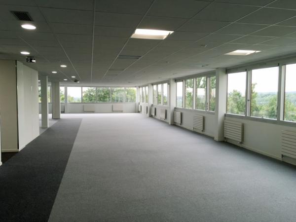 Bureaux à louer à Cergy campus de 50 hectares et nombreux services sur site