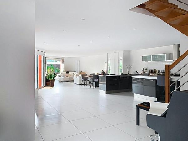 Villa de 195 m2 aux prestations de qualité.