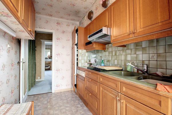 APPARTEMENT RUEIL-MALMAISON BORD DE SEINE 3 PIECES 2 CHAMBRES DERNIER ETAGE BALCON EXPOSITION SUD A RENOVER