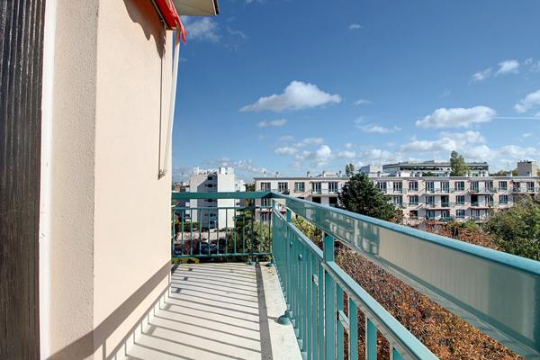 APPARTEMENT RUEIL-MALMAISON BORD DE SEINE 3 PIECES 2 CHAMBRES DERNIER ETAGE BALCON EXPOSITION SUD A RENOVER