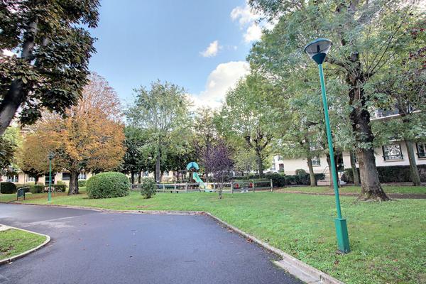 APPARTEMENT RUEIL-MALMAISON BORD DE SEINE 3 PIECES 2 CHAMBRES DERNIER ETAGE BALCON EXPOSITION SUD A RENOVER