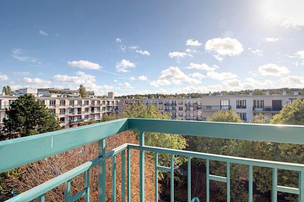 APPARTEMENT RUEIL-MALMAISON BORD DE SEINE 3 PIECES 2 CHAMBRES DERNIER ETAGE BALCON EXPOSITION SUD A RENOVER
