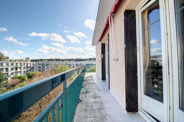 APPARTEMENT RUEIL-MALMAISON BORD DE SEINE 3 PIECES 2 CHAMBRES DERNIER ETAGE BALCON EXPOSITION SUD A RENOVER