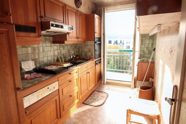 APPARTEMENT RUEIL-MALMAISON BORD DE SEINE 3 PIECES 2 CHAMBRES DERNIER ETAGE BALCON EXPOSITION SUD A RENOVER