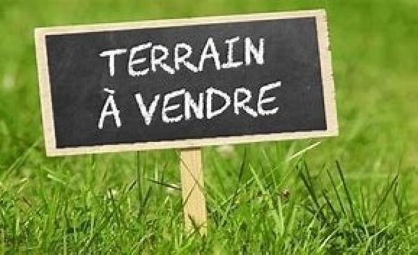Terrain constructible en centre bourg
