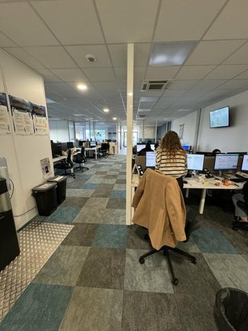 LOCATION BUREAUX A ECHIRE PROCHE MENDES FRANCE NIORT ENVIRON 305m2 AVEC PARKINGS BELLE VISIBILITE PROCHE RESTAURATION ET AUTOROUTE