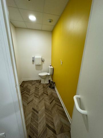 LOCATION BUREAUX A ECHIRE PROCHE MENDES FRANCE NIORT ENVIRON 305m2 AVEC PARKINGS BELLE VISIBILITE PROCHE RESTAURATION ET AUTOROUTE
