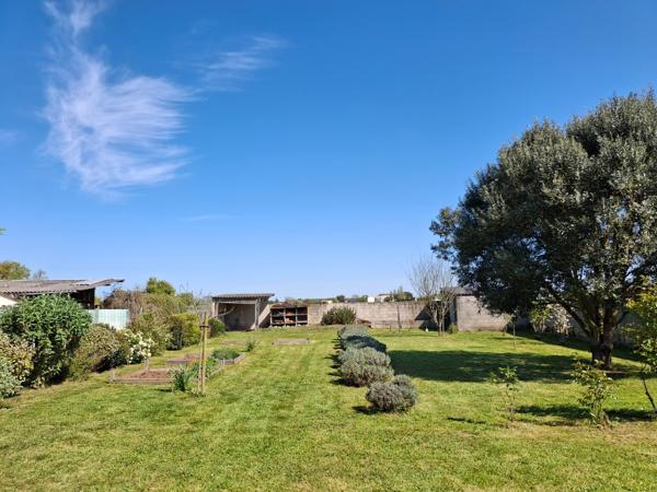 PONS - 17800 - Maison 3 ch -157 m2 + Dépendances 130 m²