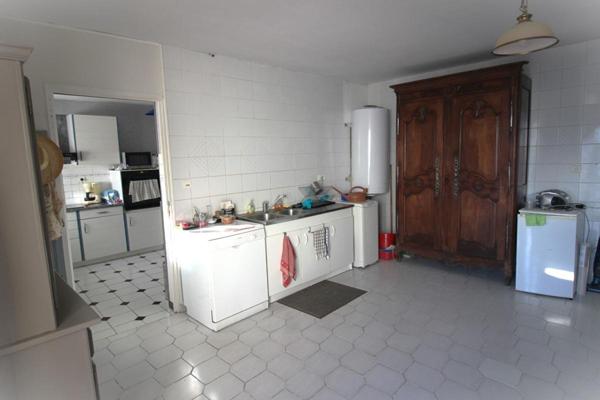 PONS - 17800 - Maison 3 ch -157 m2 + Dépendances 130 m²