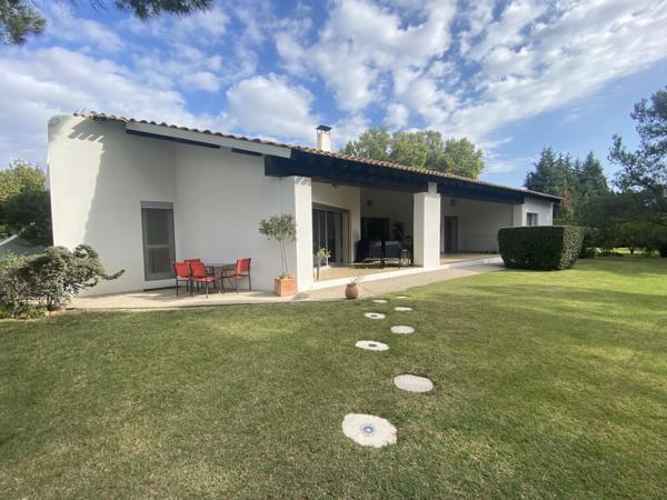 Propriete
                                                                                                                                                                                                                                                                                                                        5 pièce(s)                                                                                                                                                                                                          4 chambre(s)                                                                                                                                                                                                          195  m²