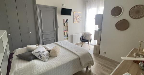 Propriete
                                                                                                                                                                                                                                                                                                                        5 pièce(s)                                                                                                                                                                                                          4 chambre(s)                                                                                                                                                                                                          195  m²