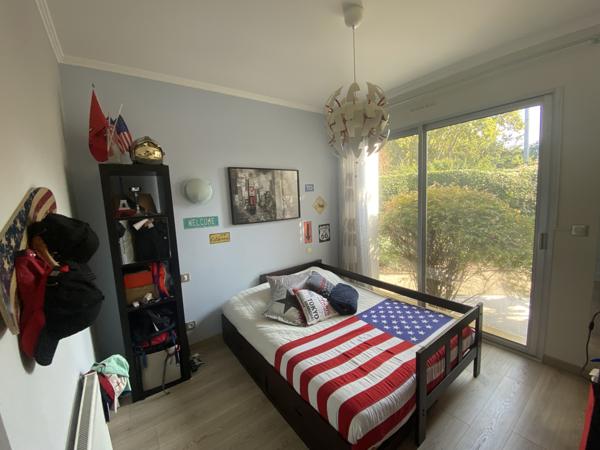 Propriete
                                                                                                                                                                                                                                                                                                                        5 pièce(s)                                                                                                                                                                                                          4 chambre(s)                                                                                                                                                                                                          195  m²