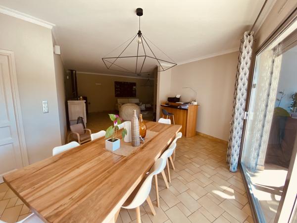 Propriete
                                                                                                                                                                                                                                                                                                                        5 pièce(s)                                                                                                                                                                                                          4 chambre(s)                                                                                                                                                                                                          195  m²