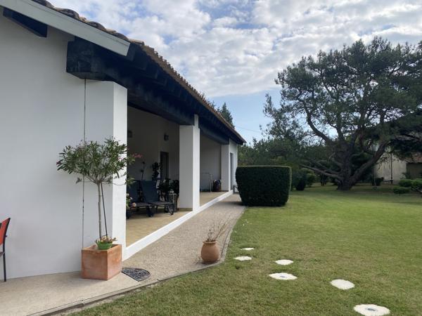 Propriete
                                                                                                                                                                                                                                                                                                                        5 pièce(s)                                                                                                                                                                                                          4 chambre(s)                                                                                                                                                                                                          195  m²