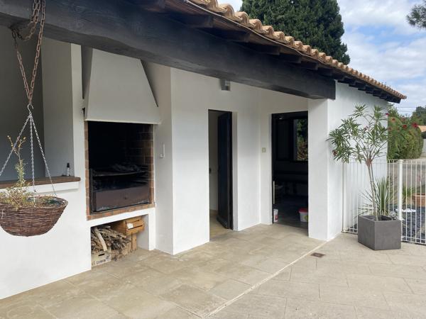 Propriete
                                                                                                                                                                                                                                                                                                                        5 pièce(s)                                                                                                                                                                                                          4 chambre(s)                                                                                                                                                                                                          195  m²