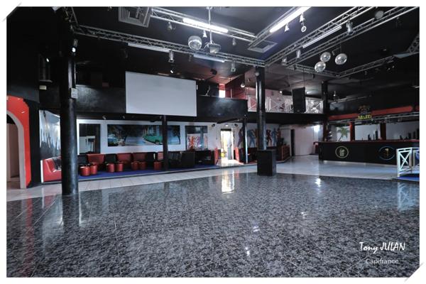 À VENDRE – ENSEMBLE DE BÂTIMENTS À FORT POTENTIEL COMMERCIAL - GOURBEYRE (971)