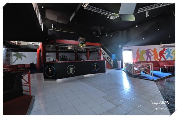 À VENDRE – ENSEMBLE DE BÂTIMENTS À FORT POTENTIEL COMMERCIAL - GOURBEYRE (971)