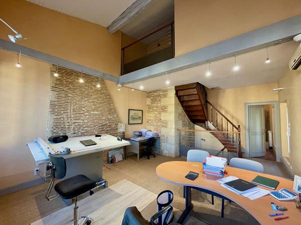 Centre-ville de Bergerac ? Local professionnel avec potentiel d'habitation.