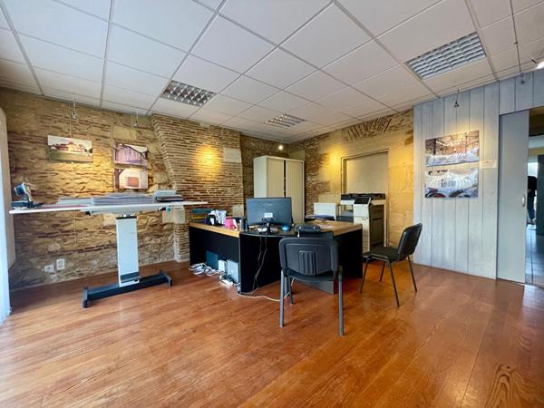 Centre-ville de Bergerac ? Local professionnel avec potentiel d'habitation.