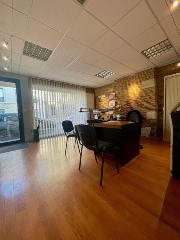Centre-ville de Bergerac ? Local professionnel avec potentiel d'habitation.