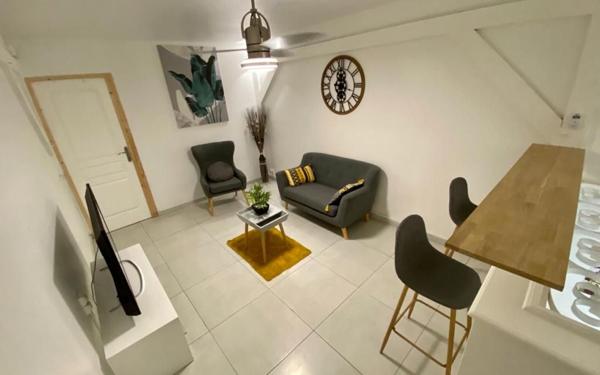 Appartement à vendre    4 pièces • 74,39 m2 Les Abymes