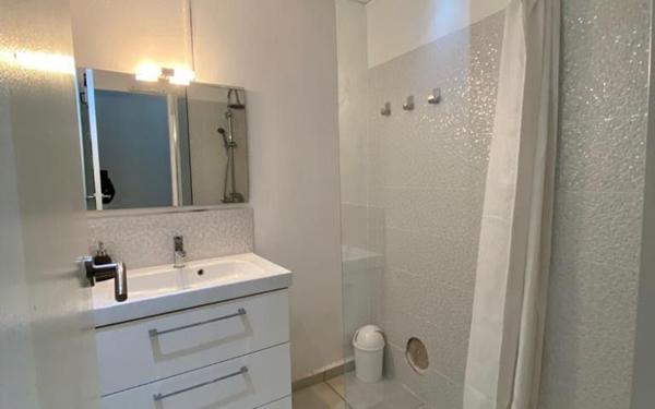 Appartement à vendre    4 pièces • 74,39 m2 Les Abymes