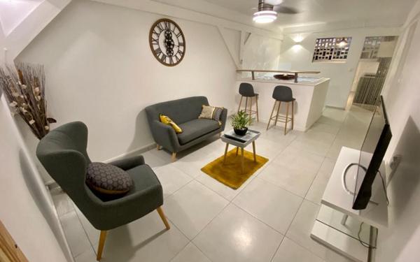 Appartement à vendre    4 pièces • 74,39 m2 Les Abymes