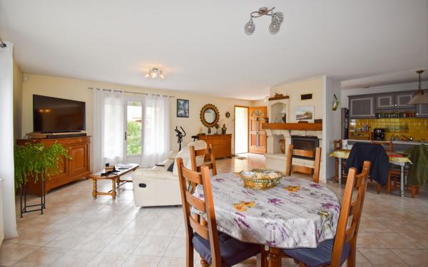 Maison à vendre    5 pièces •  Uzès