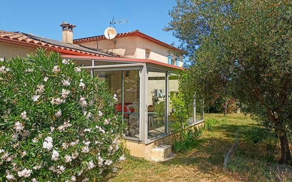 Maison à vendre    5 pièces •  Uzès