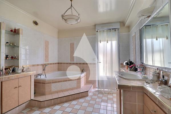 Maison 7 pièces 300 m2
