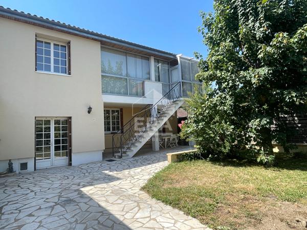 A vendre maison avec 5 chambres, garage, jardin et une vue sur PÉRIGUEUX 24000
