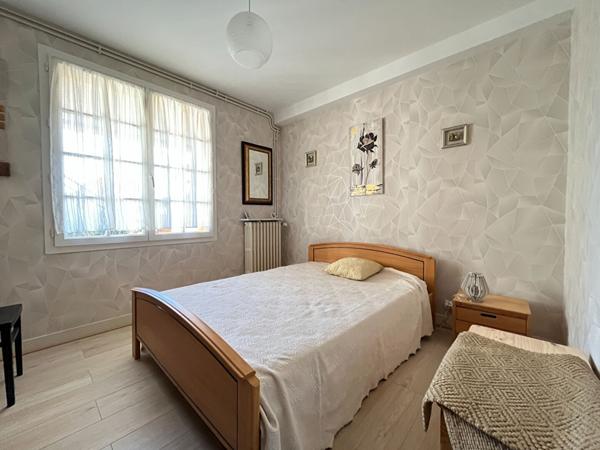 A vendre maison avec 5 chambres, garage, jardin et une vue sur PÉRIGUEUX 24000