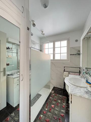 A vendre maison avec 5 chambres, garage, jardin et une vue sur PÉRIGUEUX 24000