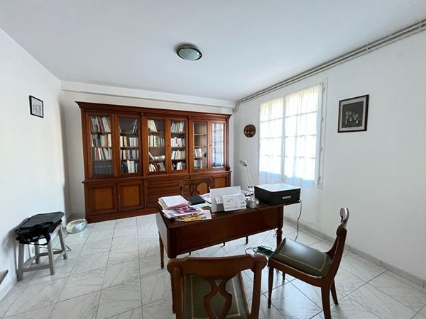 A vendre maison avec 5 chambres, garage, jardin et une vue sur PÉRIGUEUX 24000