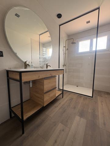 Maison  6 pièce(s)  5 chambre(s)  200 m²