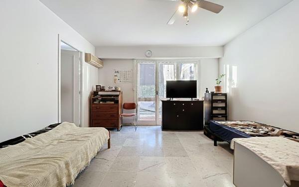 Appartement à vendre    1 pièce •  Mandelieu-la-Napoule