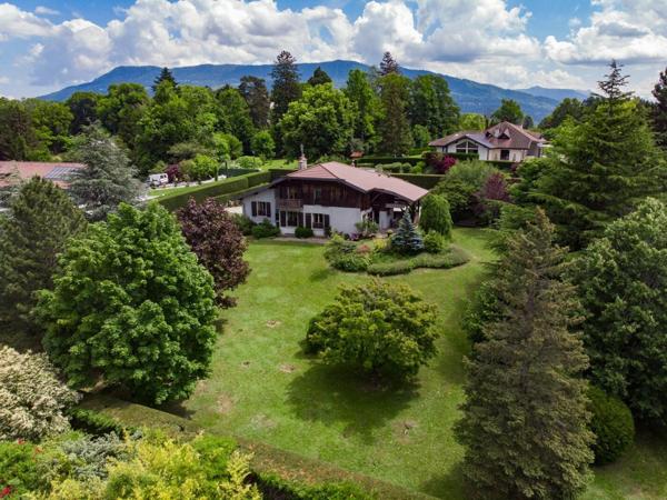 Maison à vendre    7 pièces • 250 m2 Vétraz-Monthoux