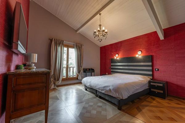 Maison à vendre    7 pièces • 250 m2 Vétraz-Monthoux