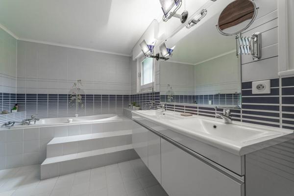 Maison à vendre    7 pièces • 250 m2 Vétraz-Monthoux