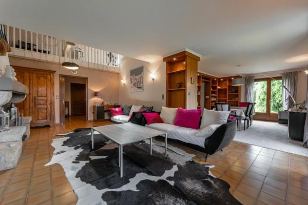 Maison à vendre    7 pièces • 250 m2 Vétraz-Monthoux