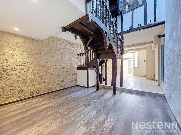 A Vendre Maison de ville en pierre rénovée de 166 m² dans le coeur historique de Condom