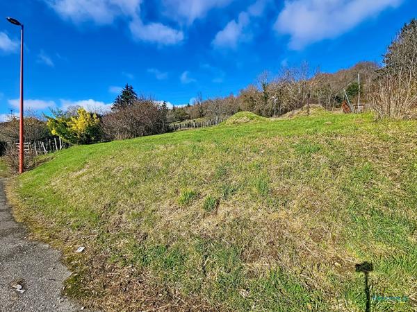 Terrain constructible de 1371 m2 dont environs 500m2 constructible