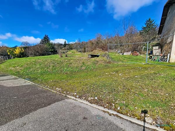 Terrain constructible de 1371 m2 dont environs 500m2 constructible