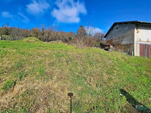 Terrain constructible de 1371 m2 dont environs 500m2 constructible