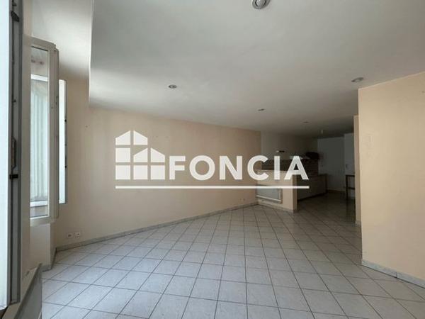 Location Appartement 3 pièces 68 m² - 5 RUE D'ALBERT Villeneuve Sur Lot 47300