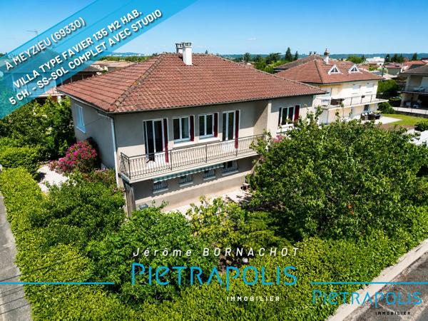 EXCLUSIVITÉ PIETRAPOLIS – MEYZIEU (69330) – Maison type FAVIER 130 m² – 5 chambres – Fort potentiel avec studio indépendant / Airbnb – Terrain piscinable de 695 m² – Secteur très calme – 10 min à pied du Groupama Stadium & LDLC Arena