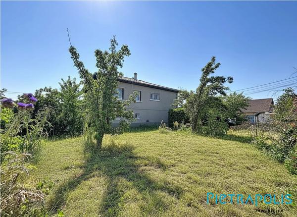 EXCLUSIVITÉ PIETRAPOLIS – MEYZIEU (69330) – Maison type FAVIER 130 m² – 5 chambres – Fort potentiel avec studio indépendant / Airbnb – Terrain piscinable de 695 m² – Secteur très calme – 10 min à pied du Groupama Stadium & LDLC Arena